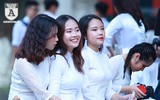 [ẢNH] Nữ sinh Hà Nội bật khóc trong ngày bế giảng